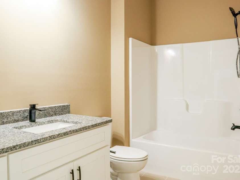 160 Castle Court, Kings Mountain, NC 28086.  MLS# CAR4250666, YatesRealty ID 7775. Hall bath