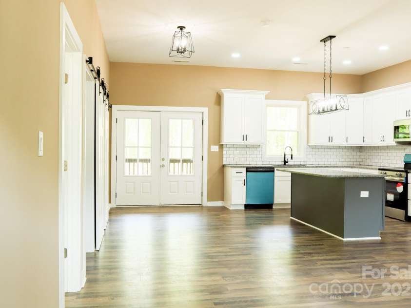 160 Castle Court, Kings Mountain, NC 28086.  MLS# CAR4250666, YatesRealty ID 7775. Walking in the front door.