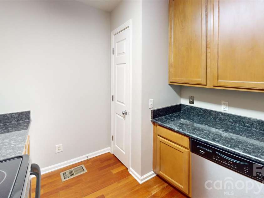 537 Donatello Avenue, Charlotte, NC 28205.  MLS# CAR4356258, YatesRealty ID 7777. 