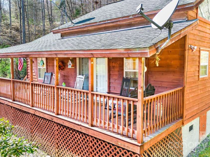 215 Honeysuckle Lane, Sylva, NC 28779.  MLS# CAR4243032, YatesRealty ID 7779. 