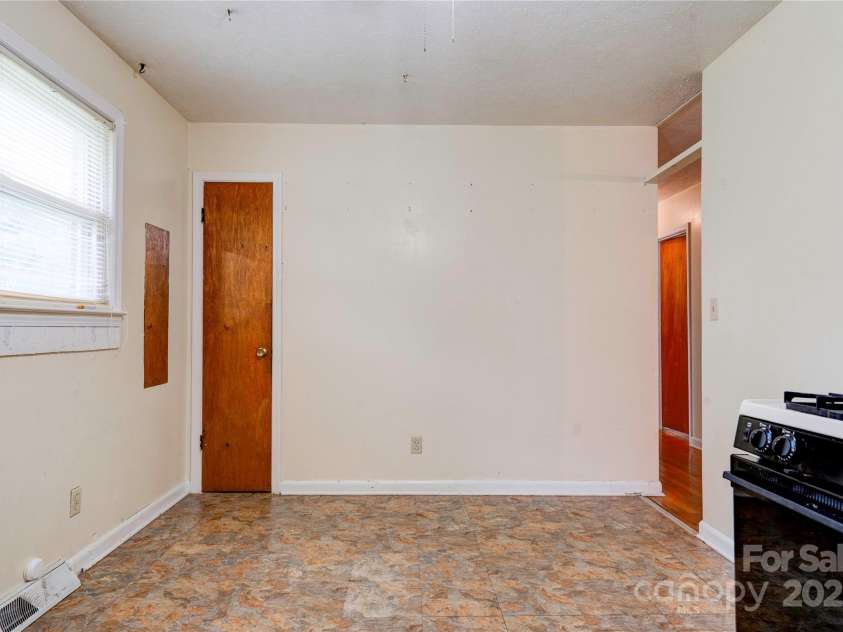 311 Best Street, Shelby, NC 28150.  MLS# CAR4250702, YatesRealty ID 7779. Eating Kitchen