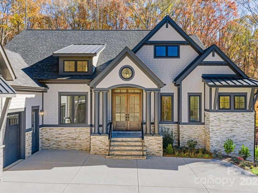 155 Copper Pine Lane, Davidson, NC 28036.  MLS# CAR4055268, YatesRealty ID 778. Entry Porch