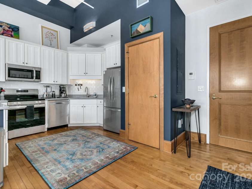 59 College Street, Asheville, NC 28801.  MLS# CAR4306677, YatesRealty ID 7780. 