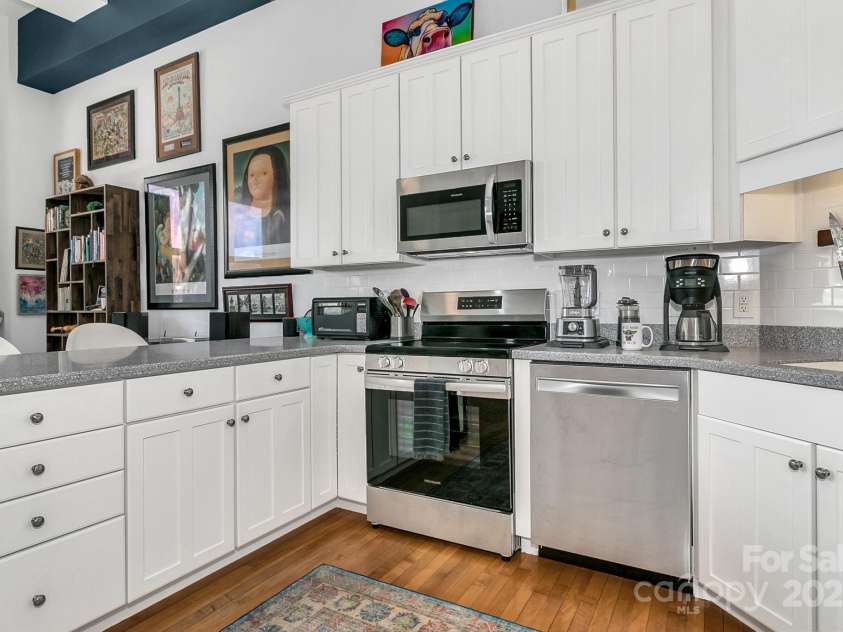 59 College Street, Asheville, NC 28801.  MLS# CAR4306677, YatesRealty ID 7780. 