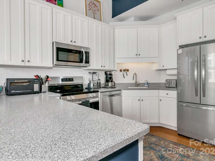 59 College Street, Asheville, NC 28801.  MLS# CAR4306677, YatesRealty ID 7780. 
