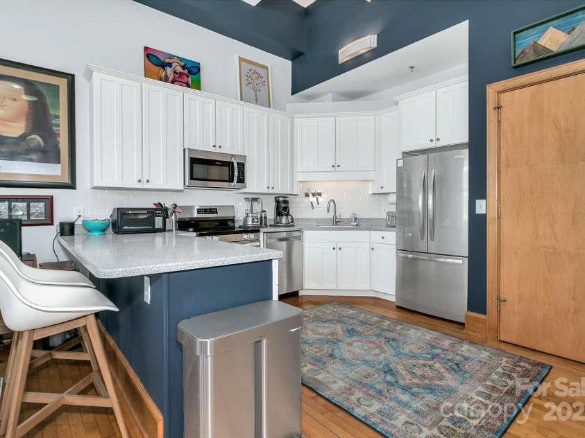 59 College Street, Asheville, NC 28801.  MLS# CAR4306677, YatesRealty ID 7780. 
