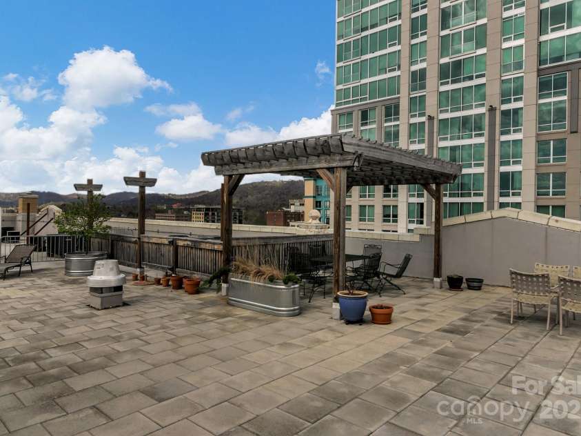 59 College Street, Asheville, NC 28801.  MLS# CAR4306677, YatesRealty ID 7780. 