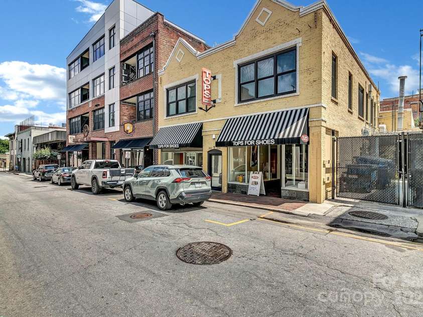 59 College Street, Asheville, NC 28801.  MLS# CAR4306677, YatesRealty ID 7780. 