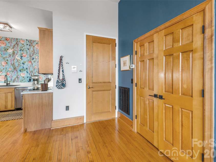 59 College Street, Asheville, NC 28801.  MLS# CAR4415642, YatesRealty ID 7780. 