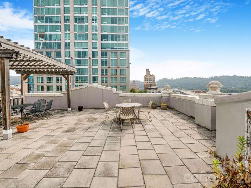 59 College Street, Asheville, NC 28801.  MLS# CAR4415642, YatesRealty ID 7780. 