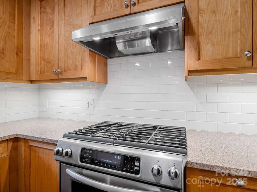 241 Pinefield Drive, Tryon, NC 28782.  MLS# CAR4250675, YatesRealty ID 7781. Gas Range