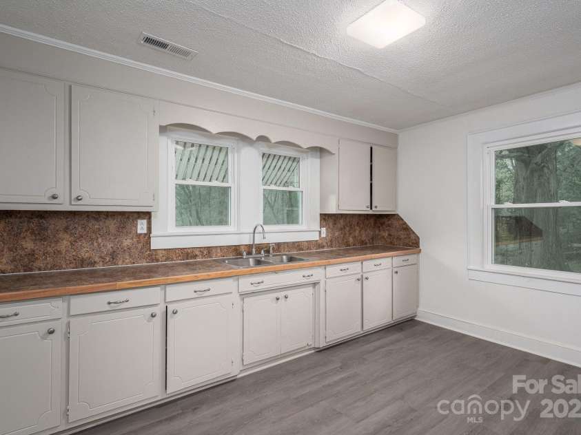 201 Lee Black Road, Cherryville, NC 28021.  MLS# CAR4240995, YatesRealty ID 7784. 