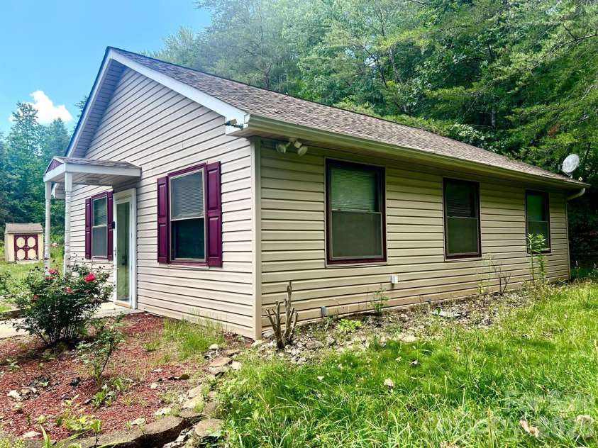 3840 Hide Away Hill, Morganton, NC 28655.  MLS# CAR4363991, YatesRealty ID 7784. 