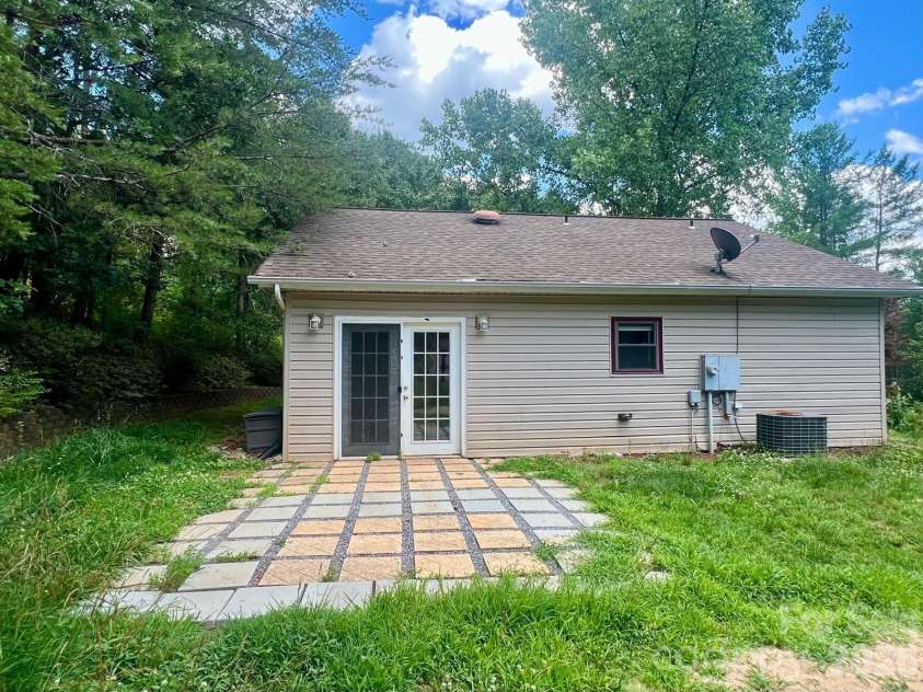 3840 Hide Away Hill, Morganton, NC 28655.  MLS# CAR4363991, YatesRealty ID 7784. 