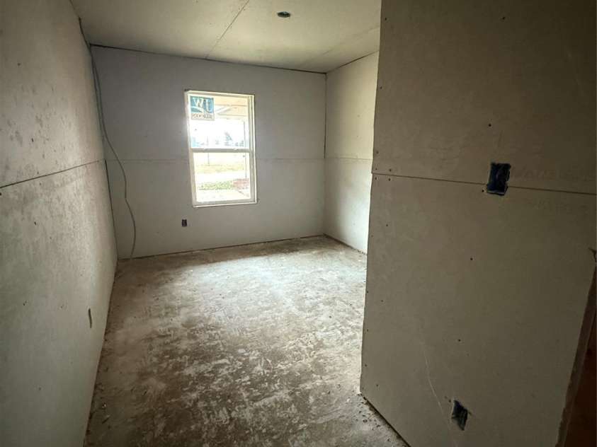 8106 Mount Holly Road, Charlotte, NC 28214.  MLS# CAR4326332, YatesRealty ID 7784. 