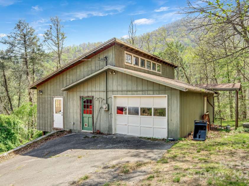 37 Timber Creek Drive, Waynesville, NC 28786.  MLS# CAR4250762, YatesRealty ID 7785. 