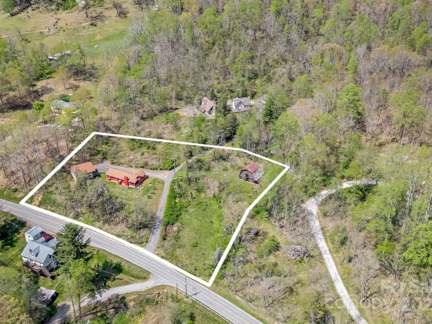 37 Timber Creek Drive, Waynesville, NC 28786.  MLS# CAR4250762, YatesRealty ID 7785. 