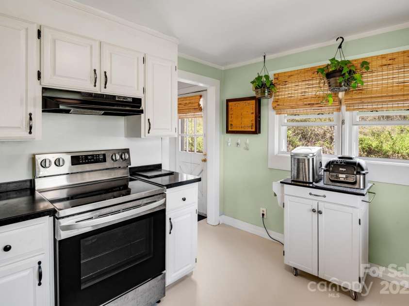 37 Timber Creek Drive, Waynesville, NC 28786.  MLS# CAR4250762, YatesRealty ID 7785. 