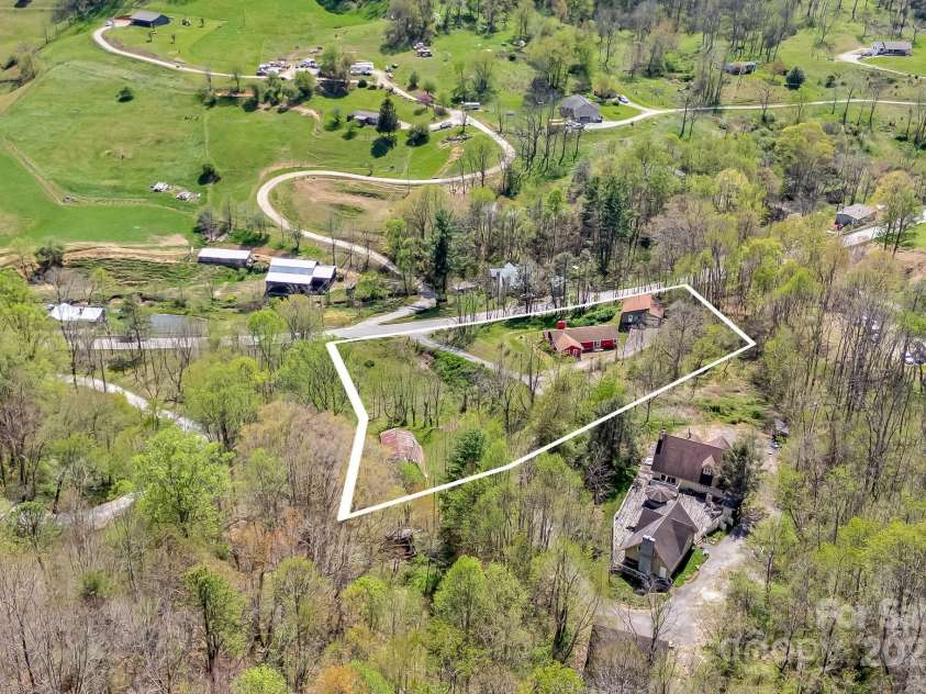 37 Timber Creek Drive, Waynesville, NC 28786.  MLS# CAR4250762, YatesRealty ID 7785. 