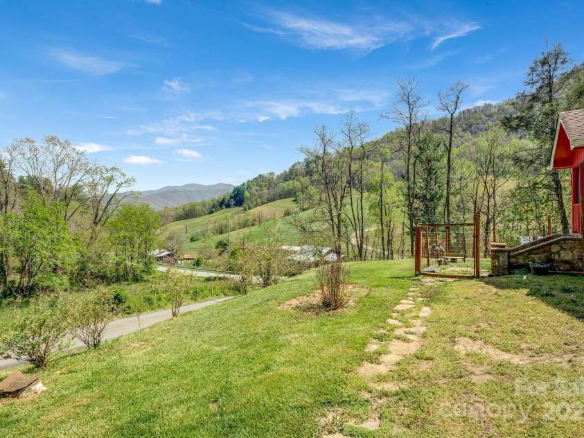 37 Timber Creek Drive, Waynesville, NC 28786.  MLS# CAR4250762, YatesRealty ID 7785. 