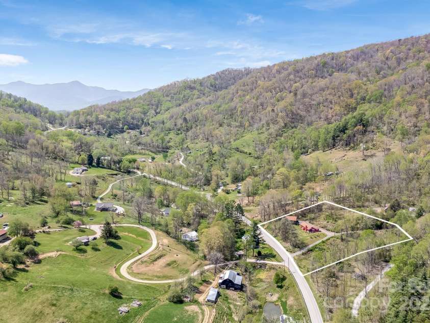 37 Timber Creek Drive, Waynesville, NC 28786.  MLS# CAR4250762, YatesRealty ID 7785. 