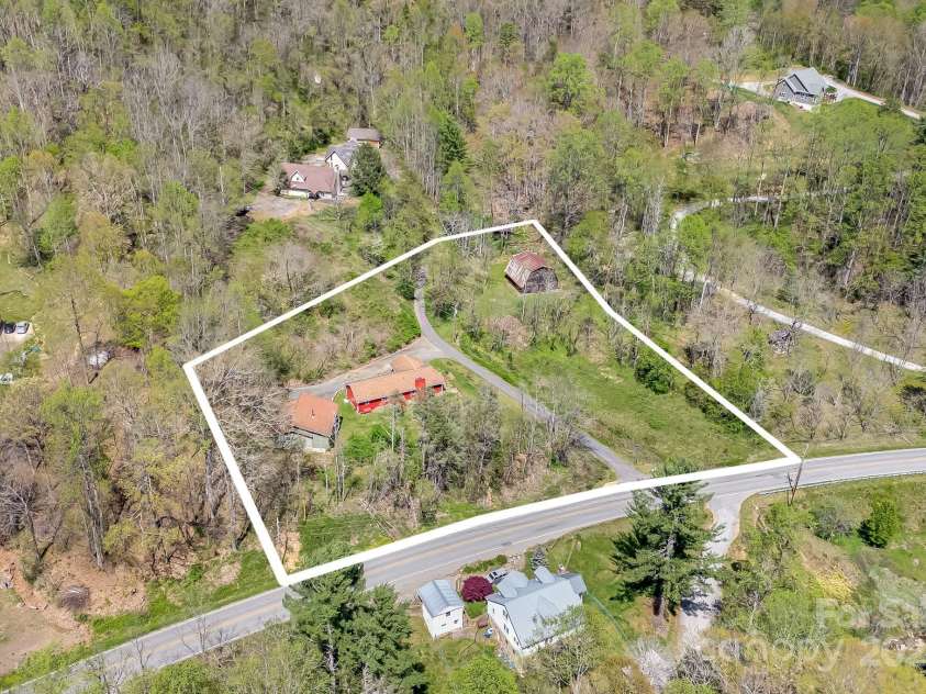 37 Timber Creek Drive, Waynesville, NC 28786.  MLS# CAR4250762, YatesRealty ID 7785. 