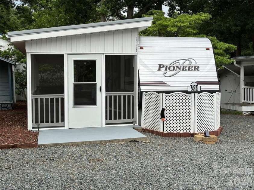 107 Pine Street, New London, NC 28127.  MLS# CAR4361664, YatesRealty ID 7786. 