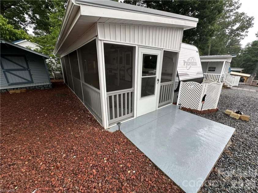 107 Pine Street, New London, NC 28127.  MLS# CAR4361664, YatesRealty ID 7786. 