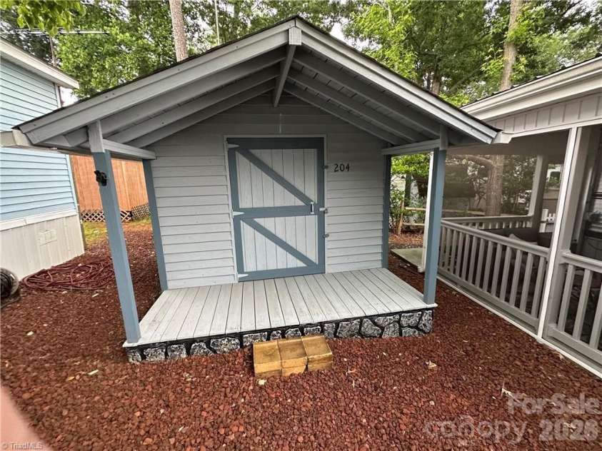 107 Pine Street, New London, NC 28127.  MLS# CAR4361664, YatesRealty ID 7786. 
