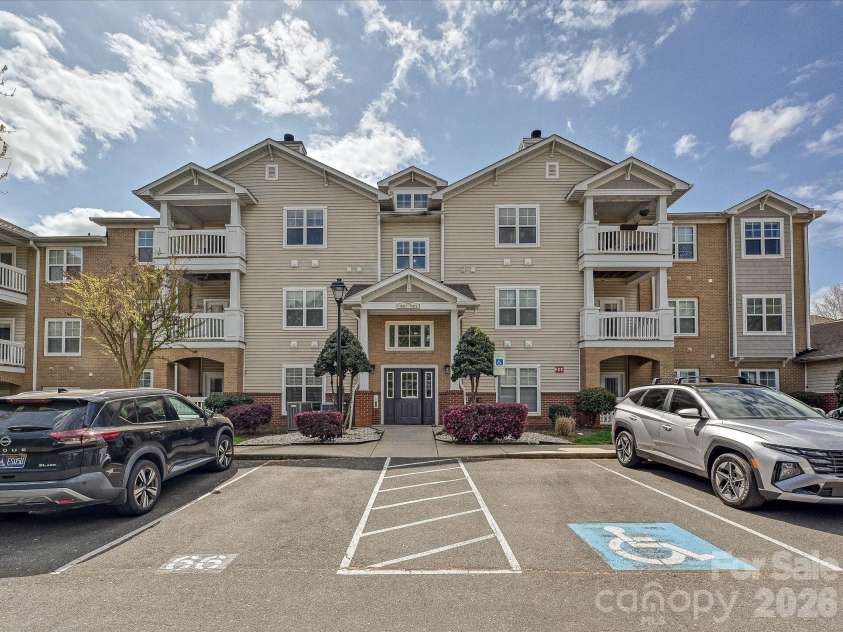 11873 Ridgeway Park Drive, Charlotte, NC 28277.  MLS# CAR4363892, YatesRealty ID 7787. Front of Building