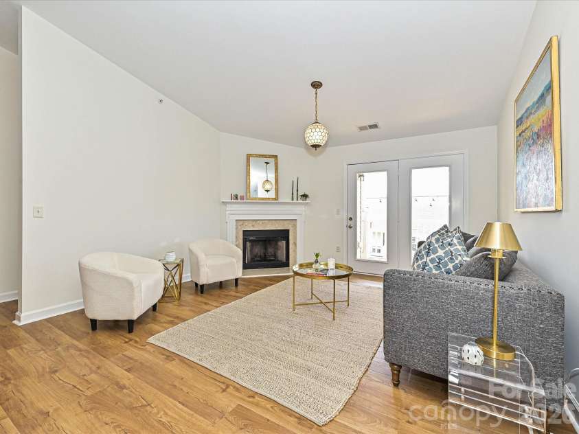 11873 Ridgeway Park Drive, Charlotte, NC 28277.  MLS# CAR4363892, YatesRealty ID 7787. Living Room