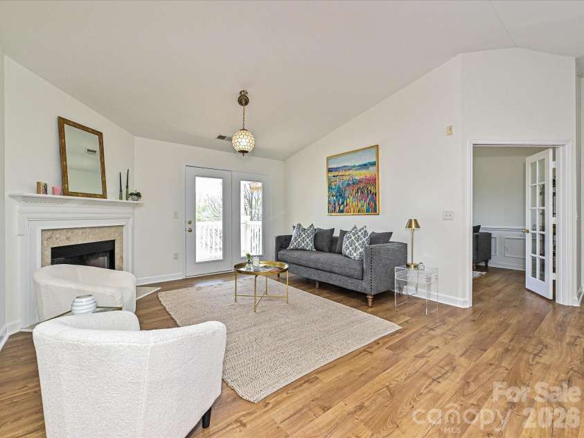11873 Ridgeway Park Drive, Charlotte, NC 28277.  MLS# CAR4363892, YatesRealty ID 7787. Living Room