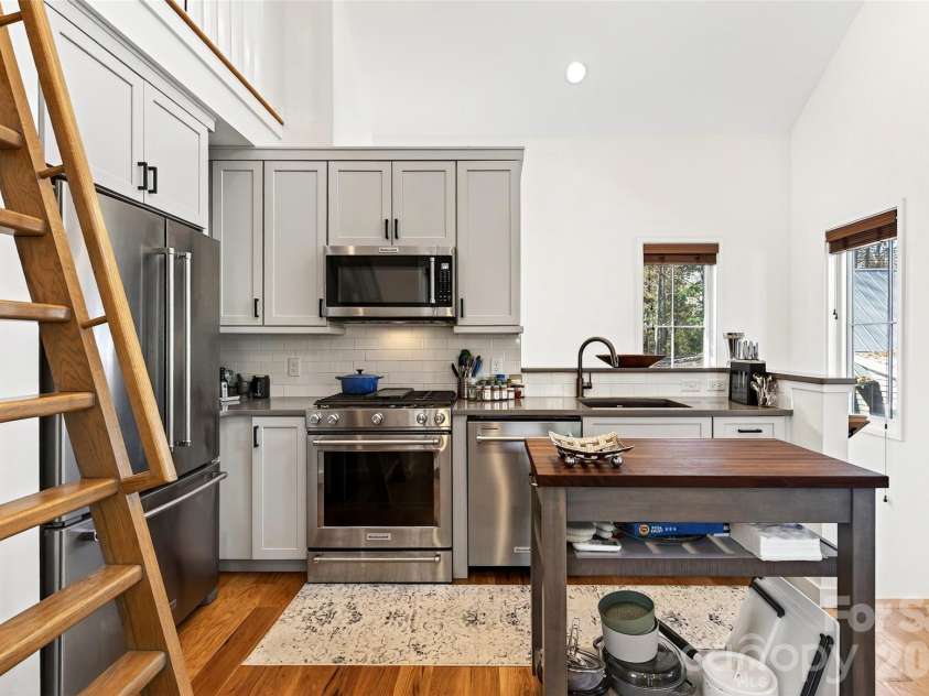9 Fay Jones Lane, Black Mountain, NC 28711.  MLS# CAR4363162, YatesRealty ID 7788. 
