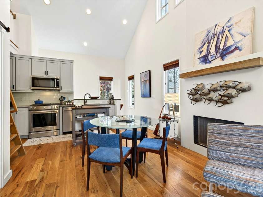 9 Fay Jones Lane, Black Mountain, NC 28711.  MLS# CAR4363162, YatesRealty ID 7788. 