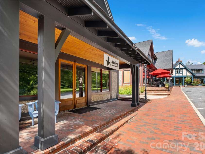 9 Fay Jones Lane, Black Mountain, NC 28711.  MLS# CAR4363162, YatesRealty ID 7788. 