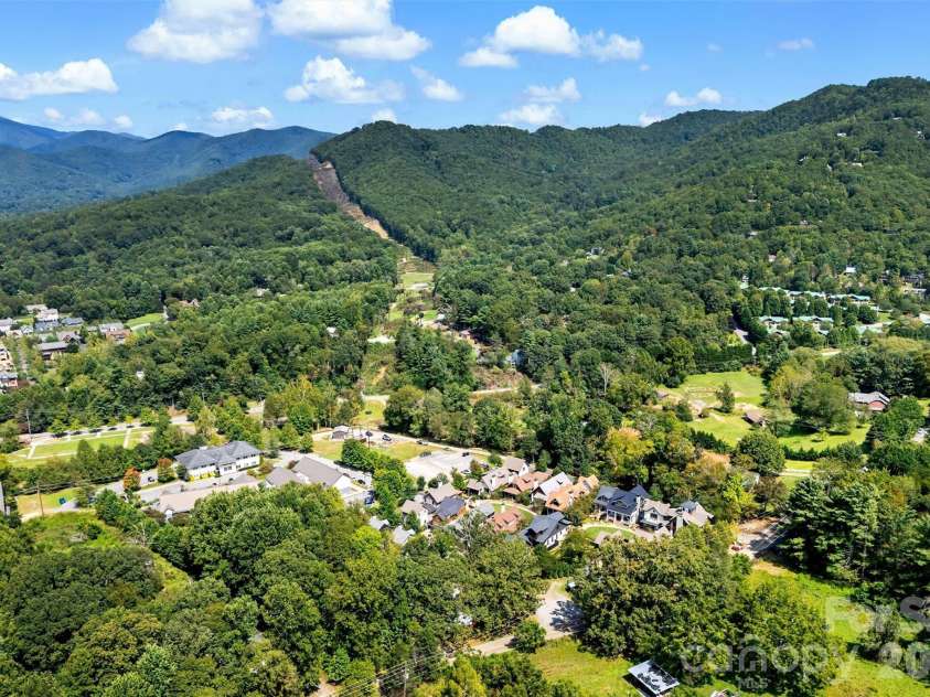 9 Fay Jones Lane, Black Mountain, NC 28711.  MLS# CAR4363162, YatesRealty ID 7788. 