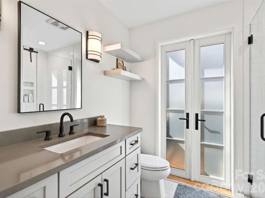 9 Fay Jones Lane, Black Mountain, NC 28711.  MLS# CAR4363162, YatesRealty ID 7788. Primary bathroom