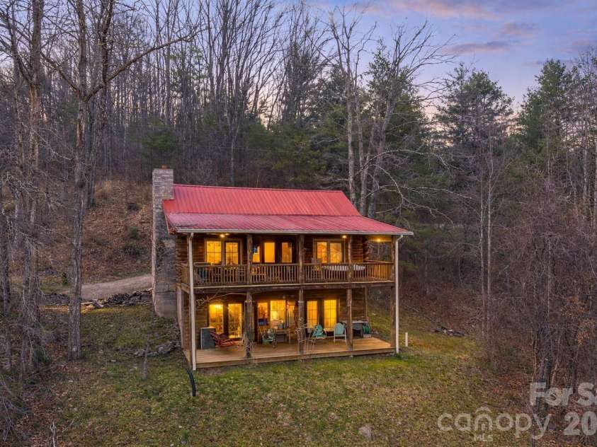 409 Hamlet Drive, Burnsville, NC 28714.  MLS# CAR4361778, YatesRealty ID 7789. 