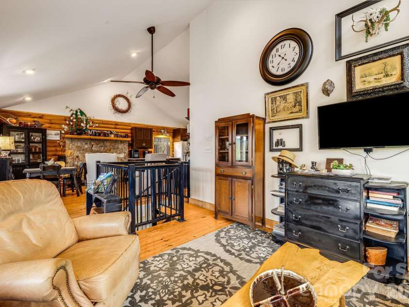 409 Hamlet Drive, Burnsville, NC 28714.  MLS# CAR4361778, YatesRealty ID 7789. 