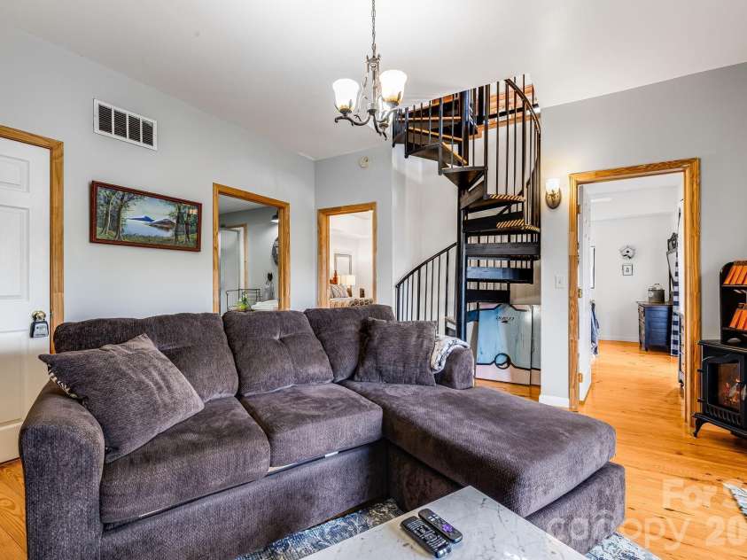 409 Hamlet Drive, Burnsville, NC 28714.  MLS# CAR4361778, YatesRealty ID 7789. 