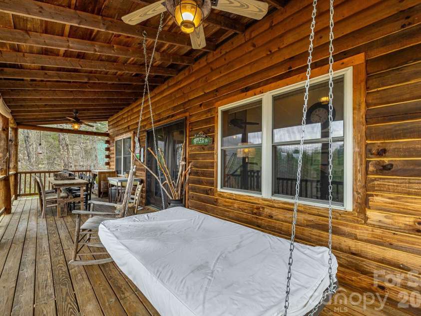 409 Hamlet Drive, Burnsville, NC 28714.  MLS# CAR4361778, YatesRealty ID 7789. 
