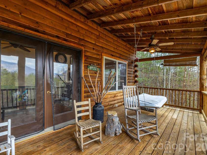 409 Hamlet Drive, Burnsville, NC 28714.  MLS# CAR4361778, YatesRealty ID 7789. 