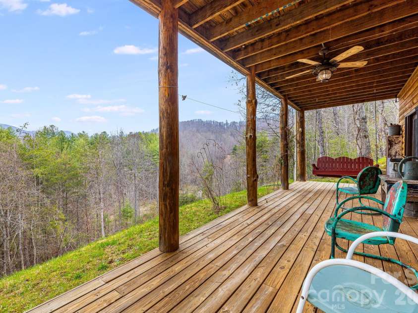409 Hamlet Drive, Burnsville, NC 28714.  MLS# CAR4361778, YatesRealty ID 7789. 