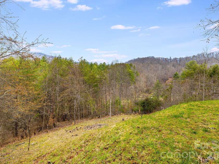 409 Hamlet Drive, Burnsville, NC 28714.  MLS# CAR4361778, YatesRealty ID 7789. 