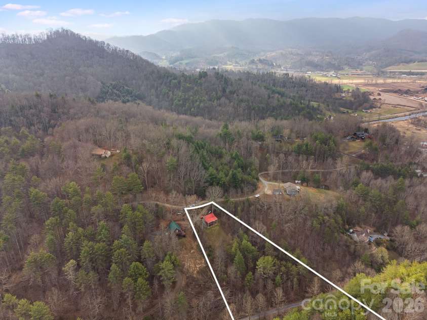 409 Hamlet Drive, Burnsville, NC 28714.  MLS# CAR4361778, YatesRealty ID 7789. 