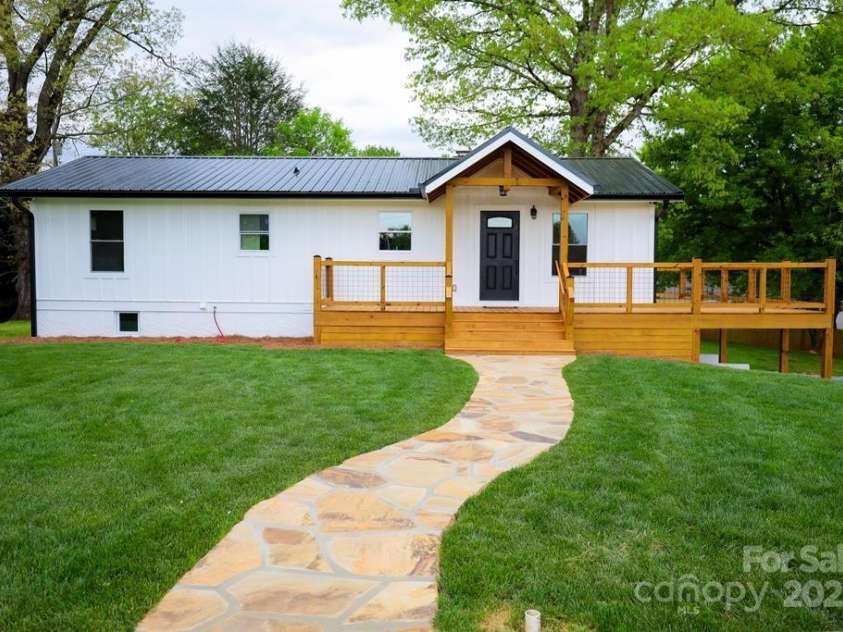 94 BREEZY KNOB Road, Franklin, NC 28734.  MLS# CAR4221997, YatesRealty ID 779. 