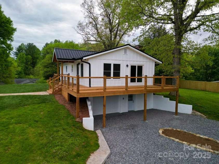94 BREEZY KNOB Road, Franklin, NC 28734.  MLS# CAR4221997, YatesRealty ID 779. 