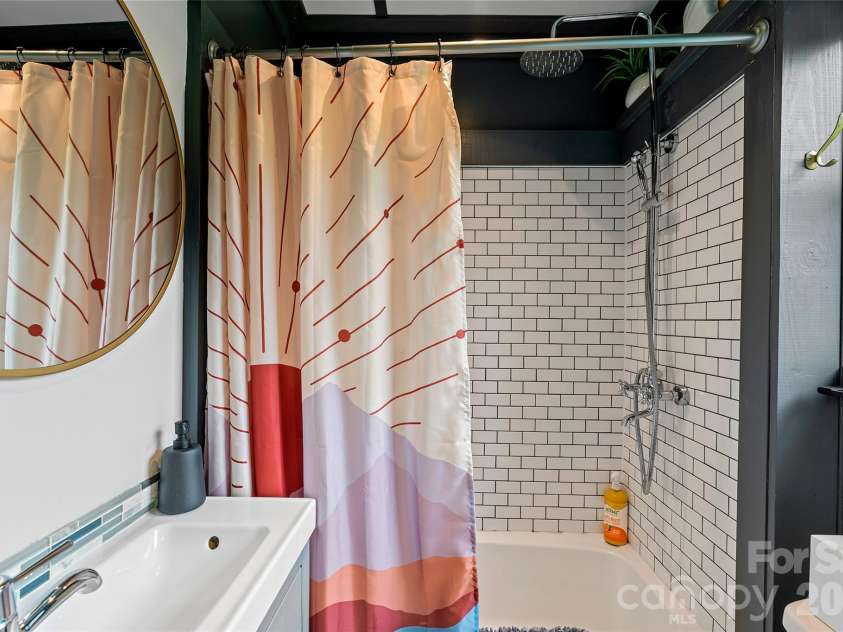 787 Ridge Road, Marion, NC 28752.  MLS# CAR4364254, YatesRealty ID 7790. MINI - Bathroom close up