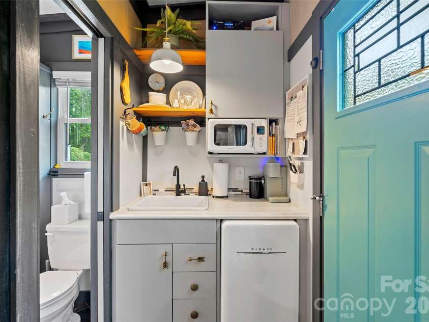 787 Ridge Road, Marion, NC 28752.  MLS# CAR4364254, YatesRealty ID 7790. MINI - Kitchenette