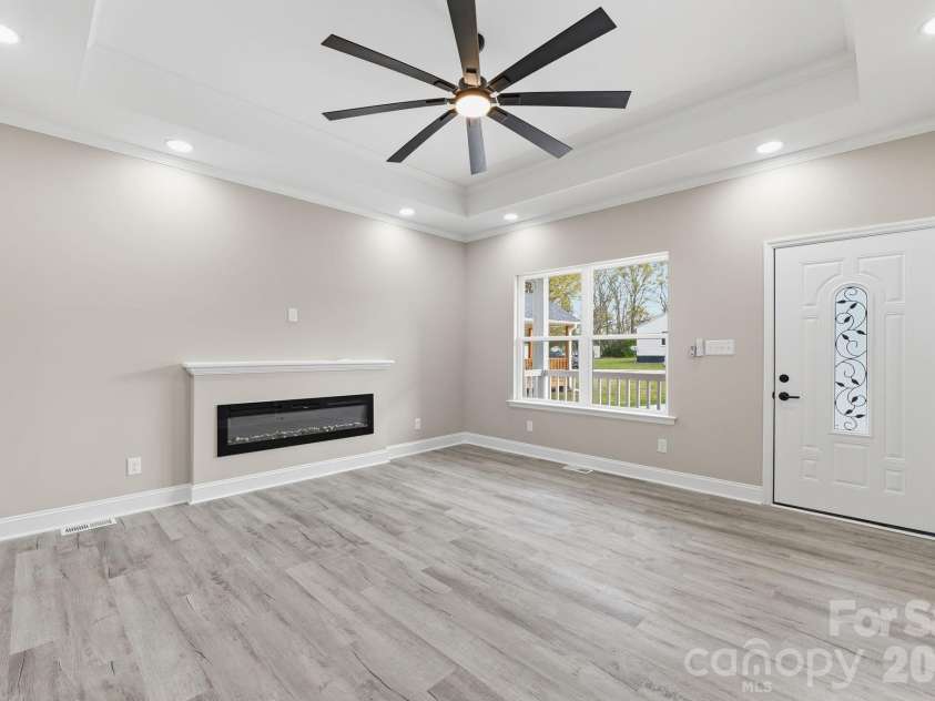 1429 1/2 Edgewood Drive, Rock Hill, SC 20730.  MLS# CAR4363128, YatesRealty ID 7793. Living Room